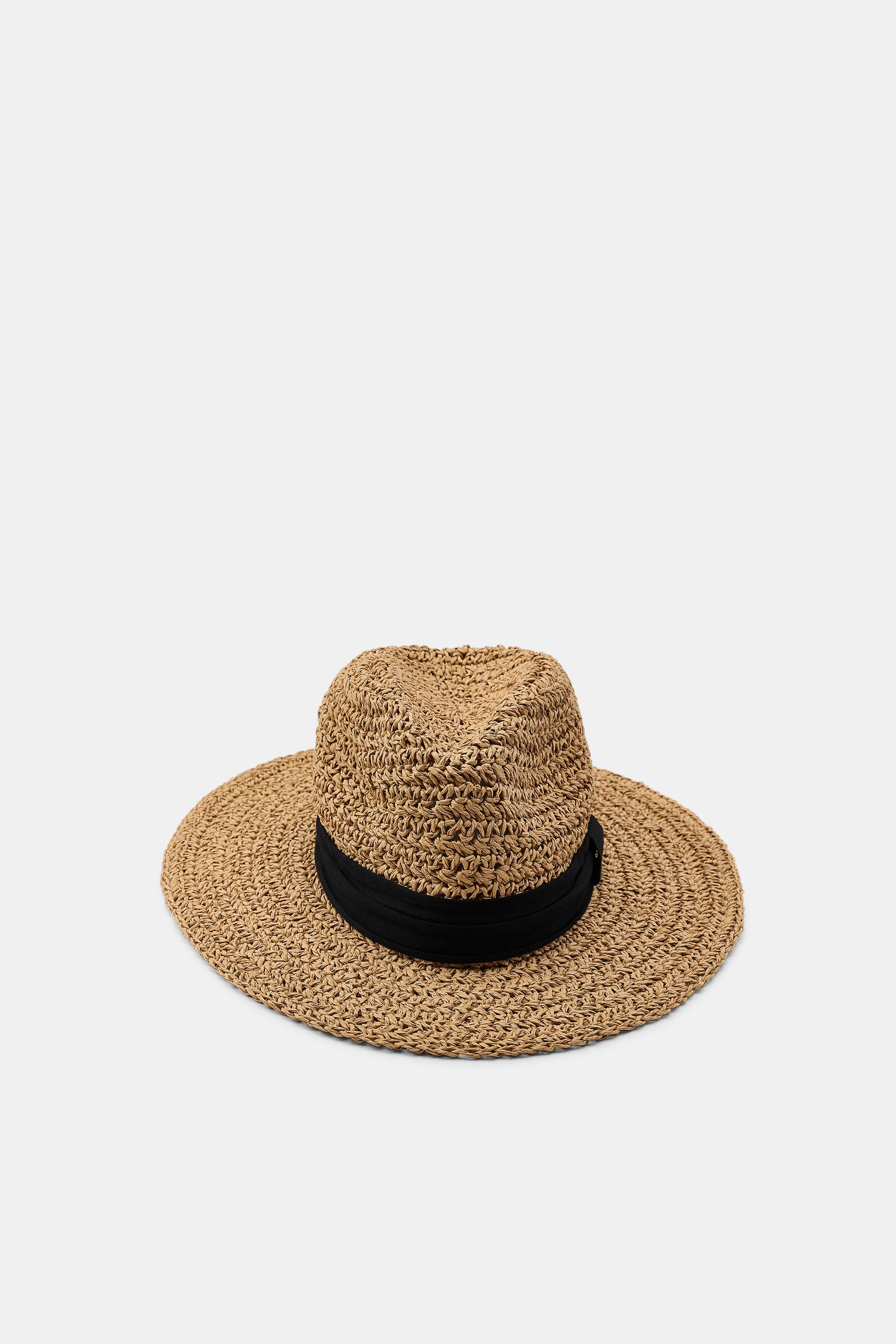 CHAPEAU AVEC RUBAN EN CONTRASTE